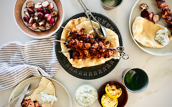 Chicken skewers & grilled radishes on a pita – Rachelle Béry