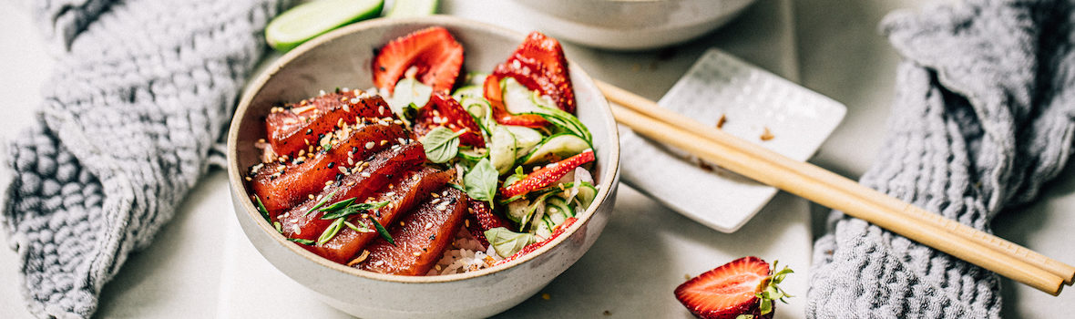 Marinated tuna, cucumber & strawberry chirashi bowl – Rachelle Béry