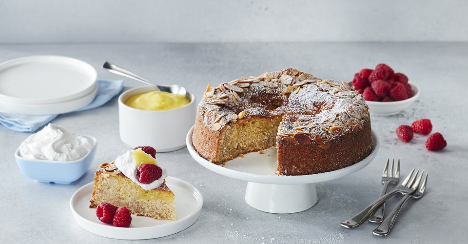 Moist almond and lemon cream cake – Rachelle Béry