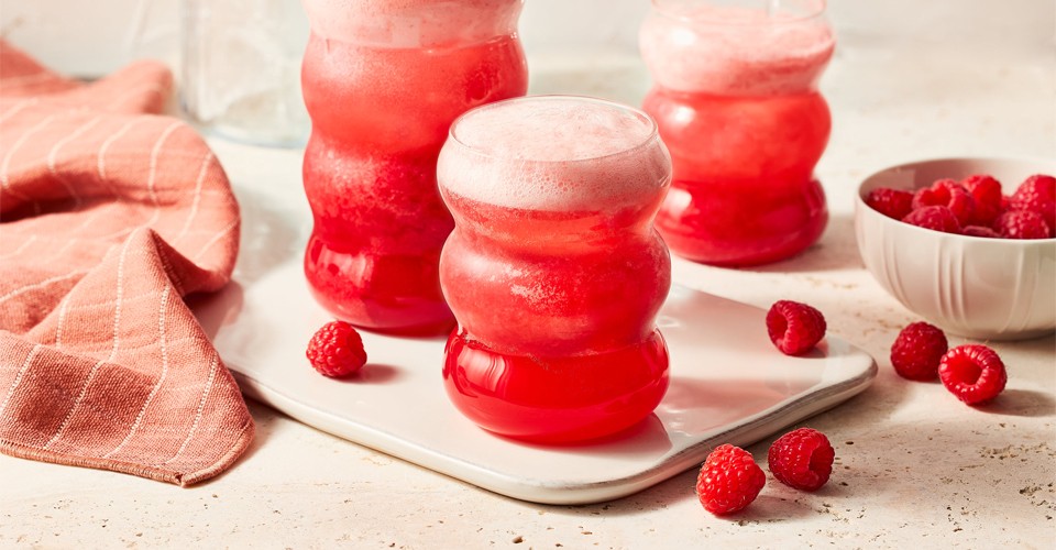 Prebiotic sparkling raspberry drink – Rachelle Béry