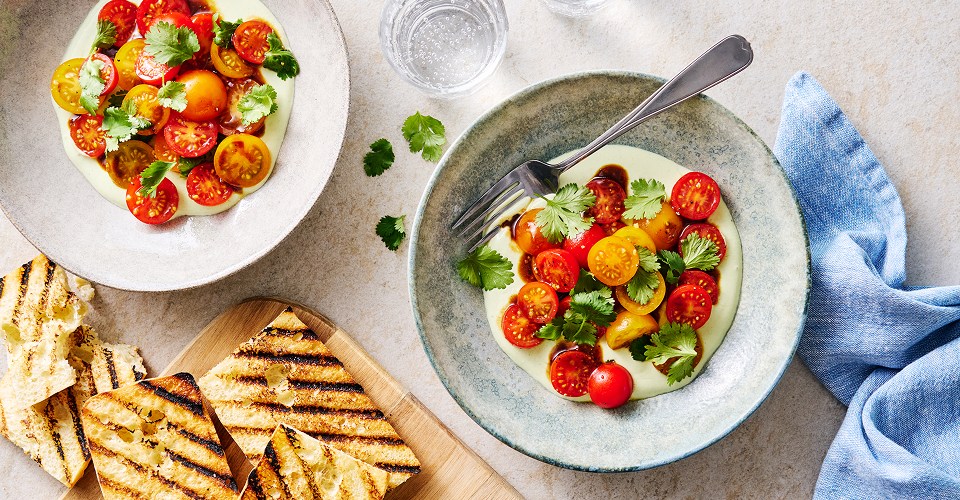 Salade de tomates cerises et de tofu soyeux, vinaigrette au miso